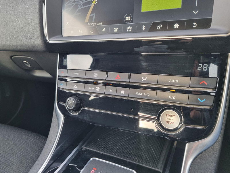 Jaguar XE 2.0d SE Auto Euro 6 (s/s) 4dr 4dr Automatic 2026