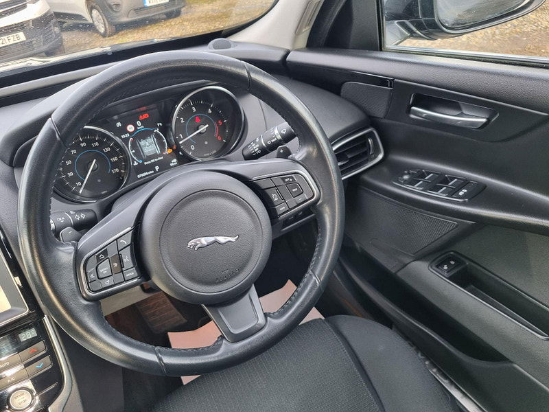 Jaguar XE 2.0d SE Auto Euro 6 (s/s) 4dr 4dr Automatic 2026