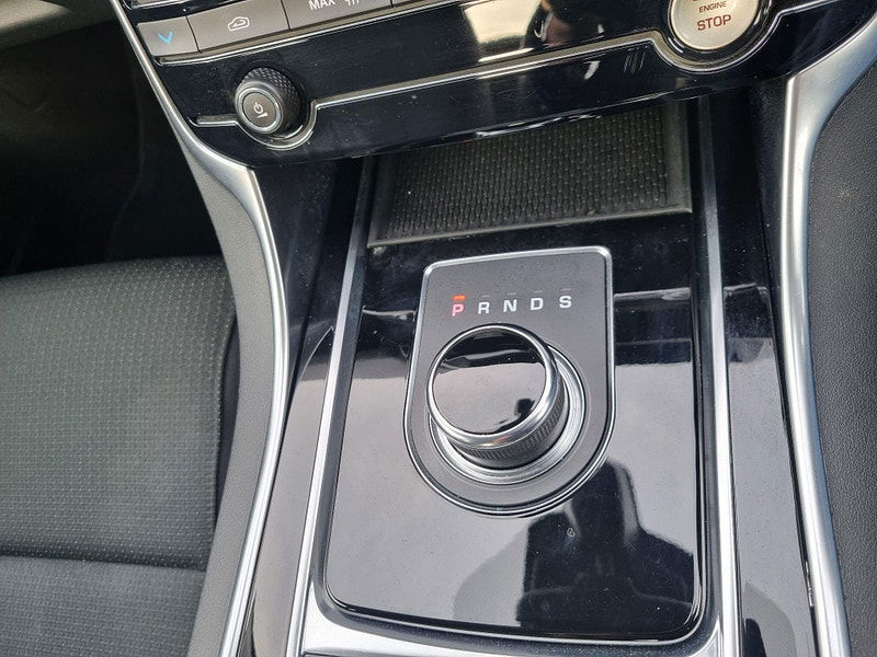 Jaguar XE 2.0d SE Auto Euro 6 (s/s) 4dr 4dr Automatic 2026