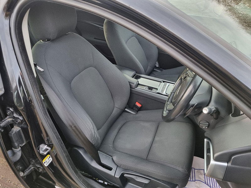 Jaguar XE 2.0d SE Auto Euro 6 (s/s) 4dr 4dr Automatic 2026