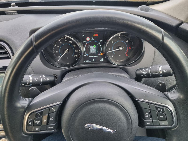 Jaguar XE 2.0d SE Auto Euro 6 (s/s) 4dr 4dr Automatic 2026