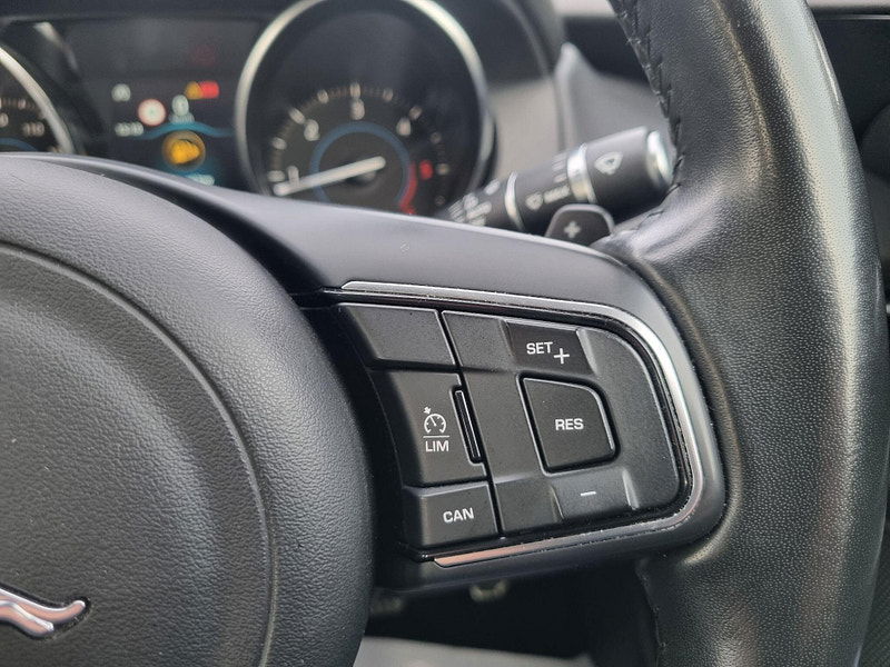 Jaguar XE 2.0d SE Auto Euro 6 (s/s) 4dr 4dr Automatic 2026