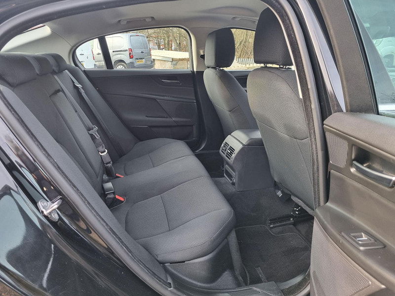 Jaguar XE 2.0d SE Auto Euro 6 (s/s) 4dr 4dr Automatic 2026