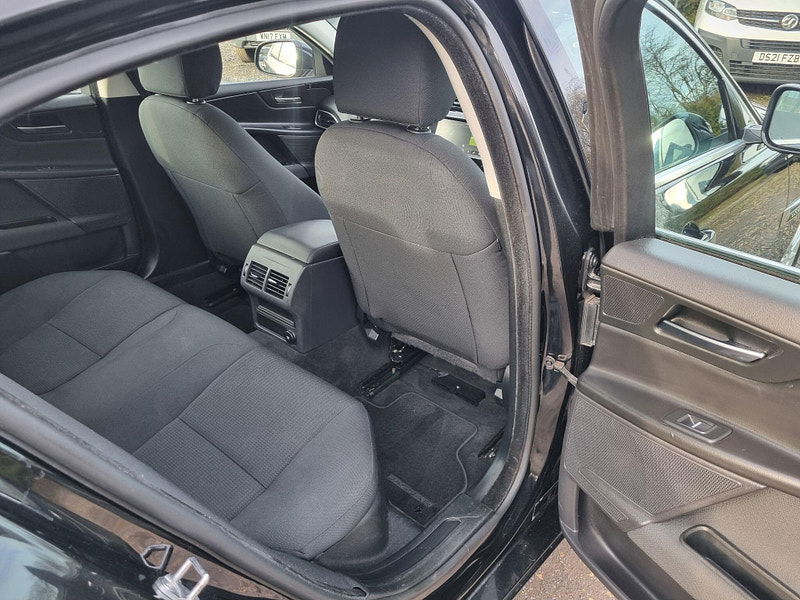 Jaguar XE 2.0d SE Auto Euro 6 (s/s) 4dr 4dr Automatic 2026