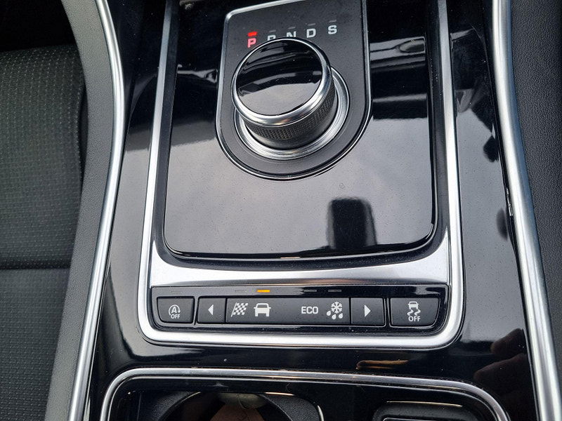 Jaguar XE 2.0d SE Auto Euro 6 (s/s) 4dr 4dr Automatic 2026