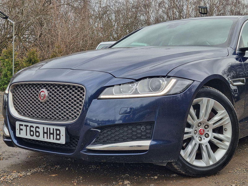 Jaguar XF 2.0d Portfolio Auto Euro 6 (s/s) 4dr 4dr Automatic 2025