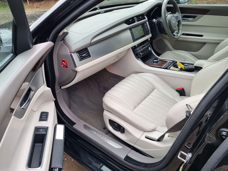 Jaguar XF 2.0d Portfolio Auto Euro 6 (s/s) 4dr 4dr Automatic 2026