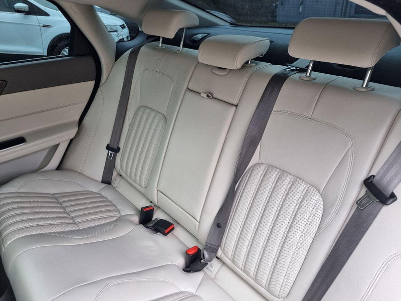 Jaguar XF 2.0d Portfolio Auto Euro 6 (s/s) 4dr 4dr Automatic 2026