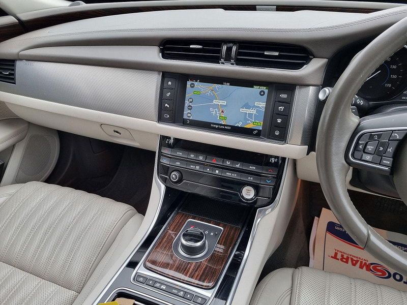 Jaguar XF 2.0d Portfolio Auto Euro 6 (s/s) 4dr 4dr Automatic 2026