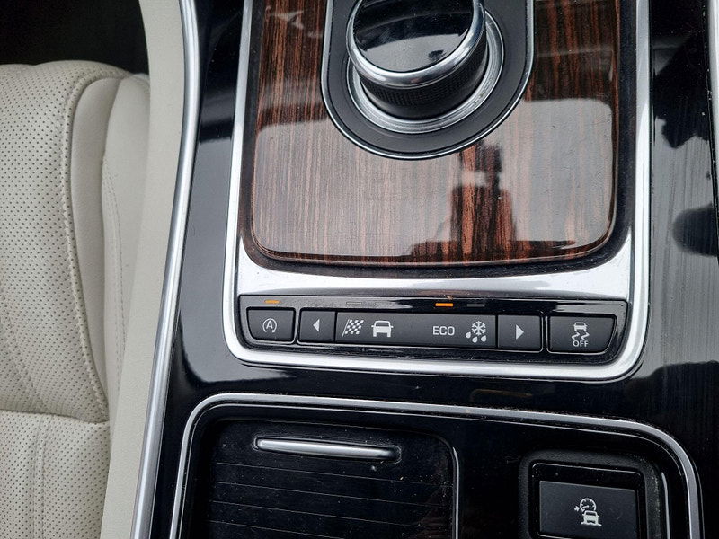 Jaguar XF 2.0d Portfolio Auto Euro 6 (s/s) 4dr 4dr Automatic 2026