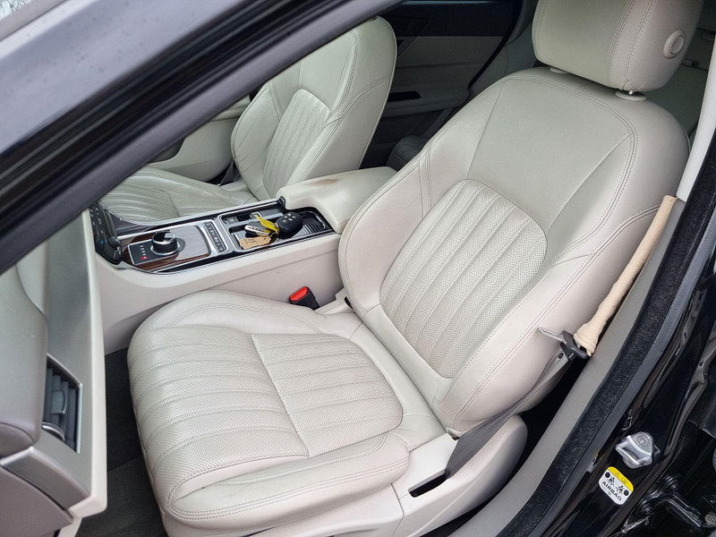 Jaguar XF 2.0d Portfolio Auto Euro 6 (s/s) 4dr 4dr Automatic 2026