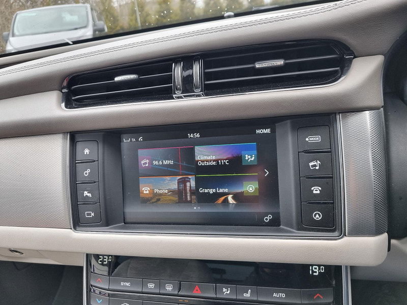 Jaguar XF 2.0d Portfolio Auto Euro 6 (s/s) 4dr 4dr Automatic 2026