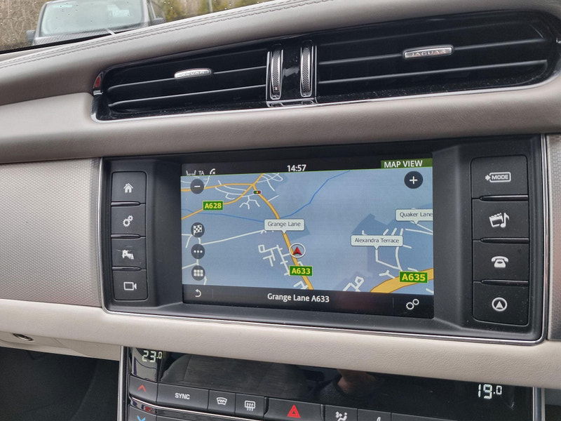 Jaguar XF 2.0d Portfolio Auto Euro 6 (s/s) 4dr 4dr Automatic 2026