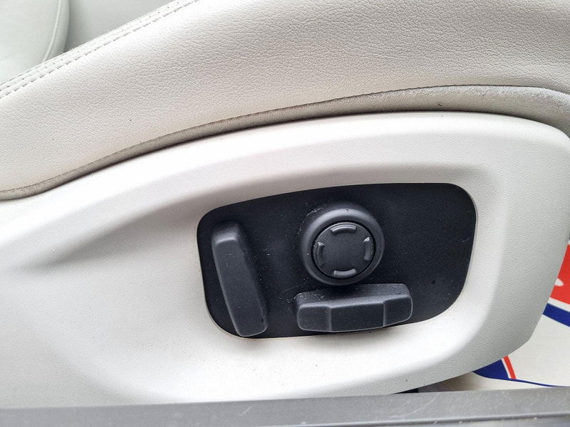 Jaguar XF 2.0d Portfolio Auto Euro 6 (s/s) 4dr 4dr Automatic 2026