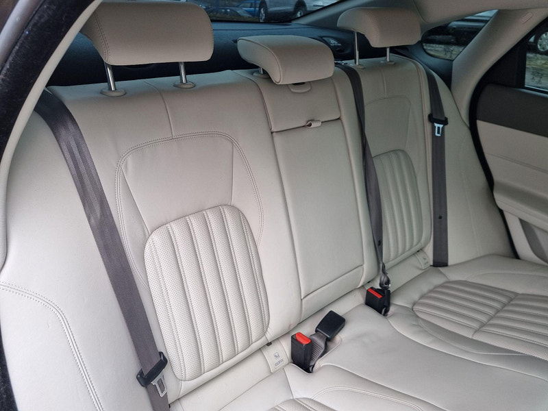 Jaguar XF 2.0d Portfolio Auto Euro 6 (s/s) 4dr 4dr Automatic 2026