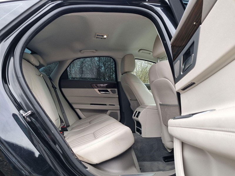 Jaguar XF 2.0d Portfolio Auto Euro 6 (s/s) 4dr 4dr Automatic 2026