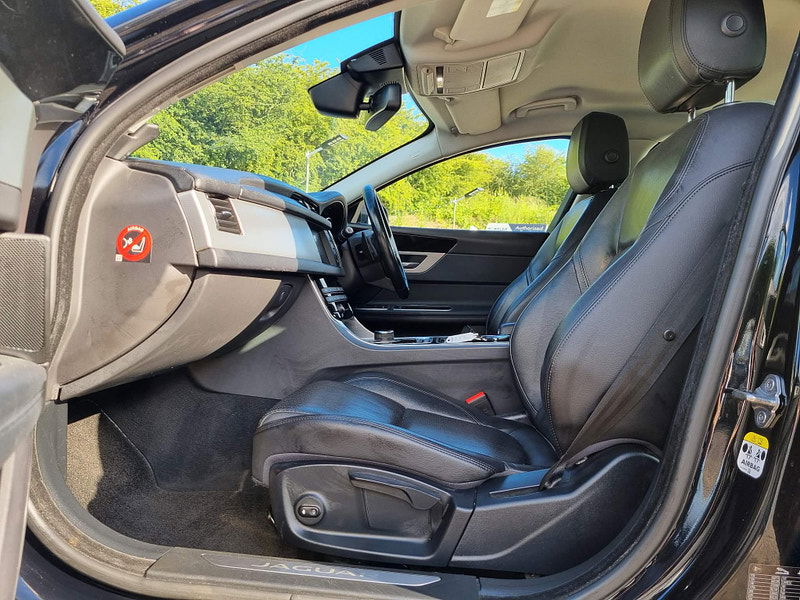 Jaguar XF 2.0d Prestige Auto Euro 6 (s/s) 4dr 4dr Automatic 2025