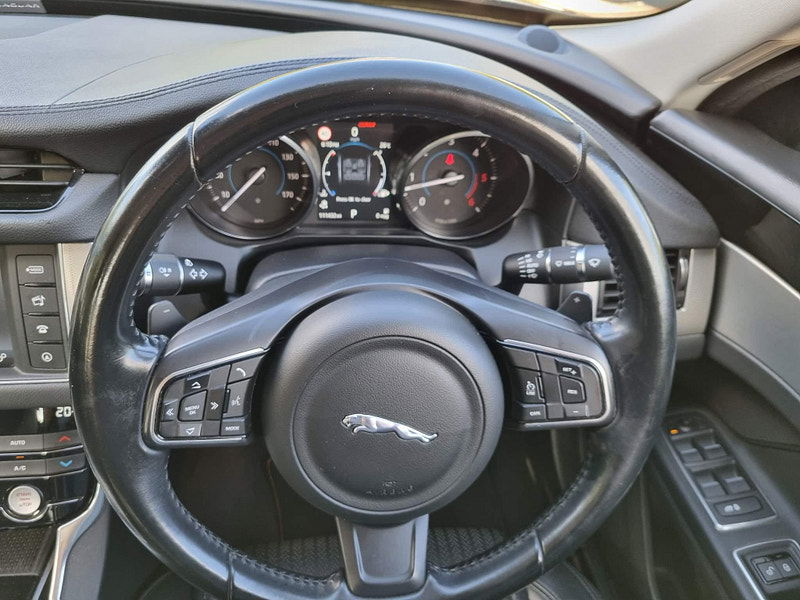 Jaguar XF 2.0d Prestige Auto Euro 6 (s/s) 4dr 4dr Automatic 2025