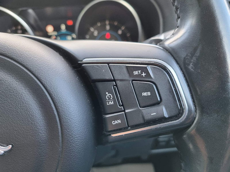 Jaguar XF 2.0d Prestige Auto Euro 6 (s/s) 4dr 4dr Automatic 2025