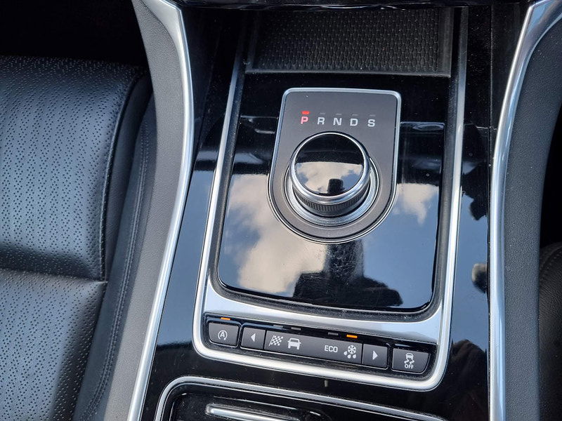 Jaguar XF 2.0d Prestige Auto Euro 6 (s/s) 4dr 4dr Automatic 2025