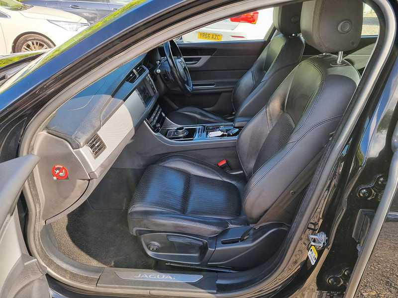 Jaguar XF 2.0d Prestige Auto Euro 6 (s/s) 4dr 4dr Automatic 2025