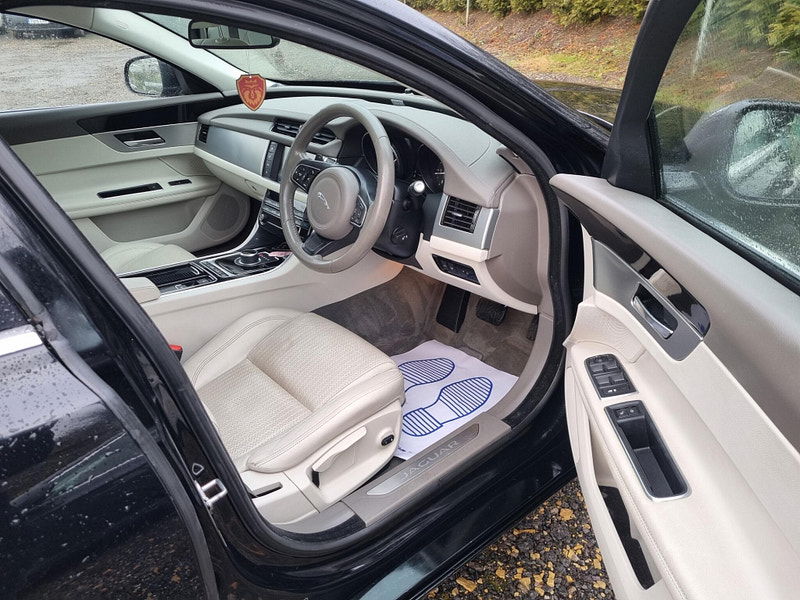 Jaguar XF 2.0d Prestige Auto Euro 6 (s/s) 4dr 4dr Automatic 2025