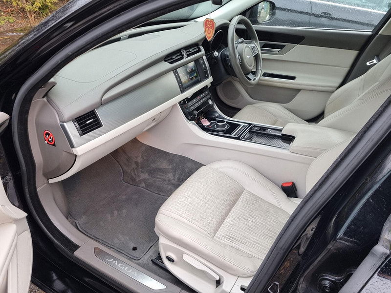 Jaguar XF 2.0d Prestige Auto Euro 6 (s/s) 4dr 4dr Automatic 2025
