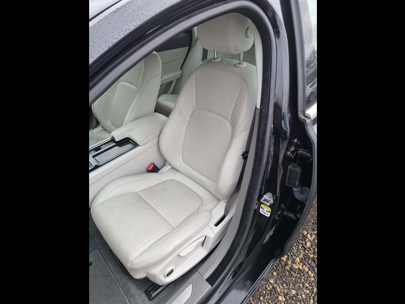 Jaguar XF 2.0d Prestige Auto Euro 6 (s/s) 4dr 4dr Automatic 2025