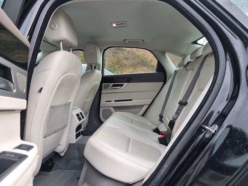 Jaguar XF 2.0d Prestige Auto Euro 6 (s/s) 4dr 4dr Automatic 2025