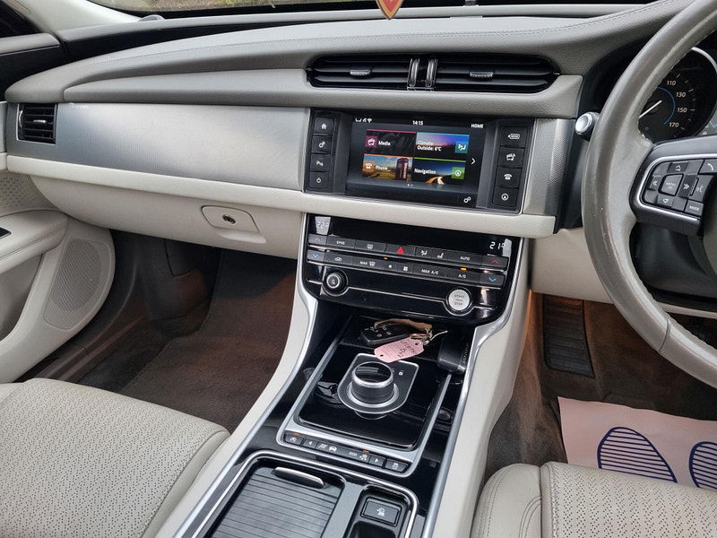 Jaguar XF 2.0d Prestige Auto Euro 6 (s/s) 4dr 4dr Automatic 2025