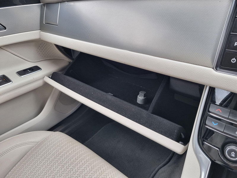 Jaguar XF 2.0d Prestige Auto Euro 6 (s/s) 4dr 4dr Automatic 2026