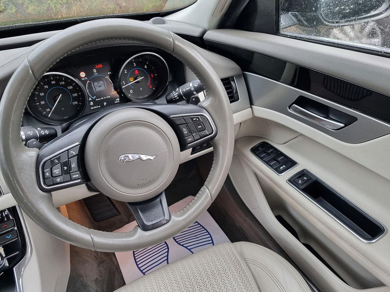 Jaguar XF 2.0d Prestige Auto Euro 6 (s/s) 4dr 4dr Automatic 2025