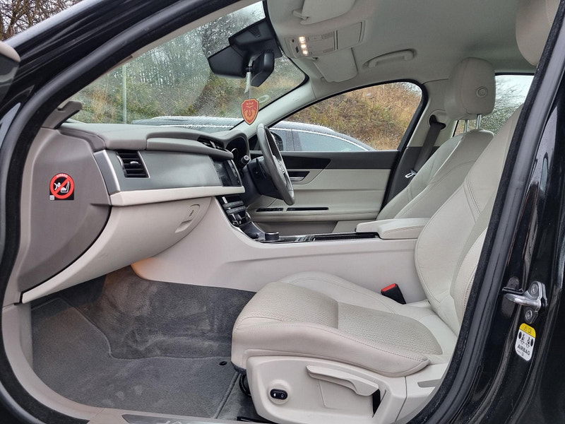 Jaguar XF 2.0d Prestige Auto Euro 6 (s/s) 4dr 4dr Automatic 2025