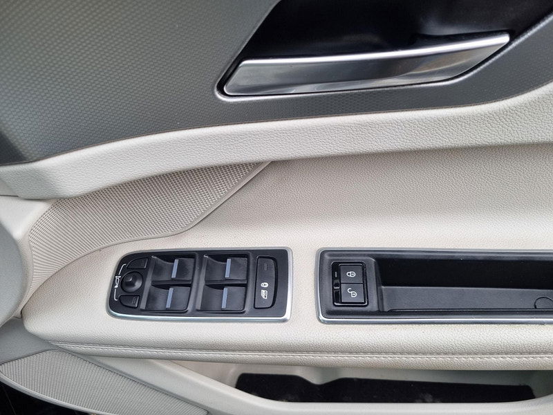 Jaguar XF 2.0d Prestige Auto Euro 6 (s/s) 4dr 4dr Automatic 2025