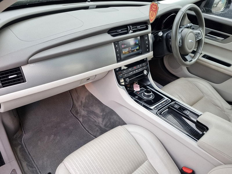 Jaguar XF 2.0d Prestige Auto Euro 6 (s/s) 4dr 4dr Automatic 2025