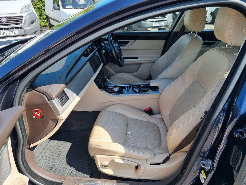 Jaguar XF 2.0d Prestige Auto Euro 6 (s/s) 4dr 4dr Automatic 2025