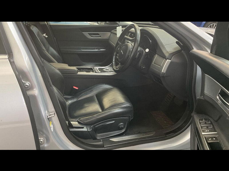Jaguar XF 2.0d Prestige Auto Euro 6 (s/s) 4dr 4dr Automatic 2025