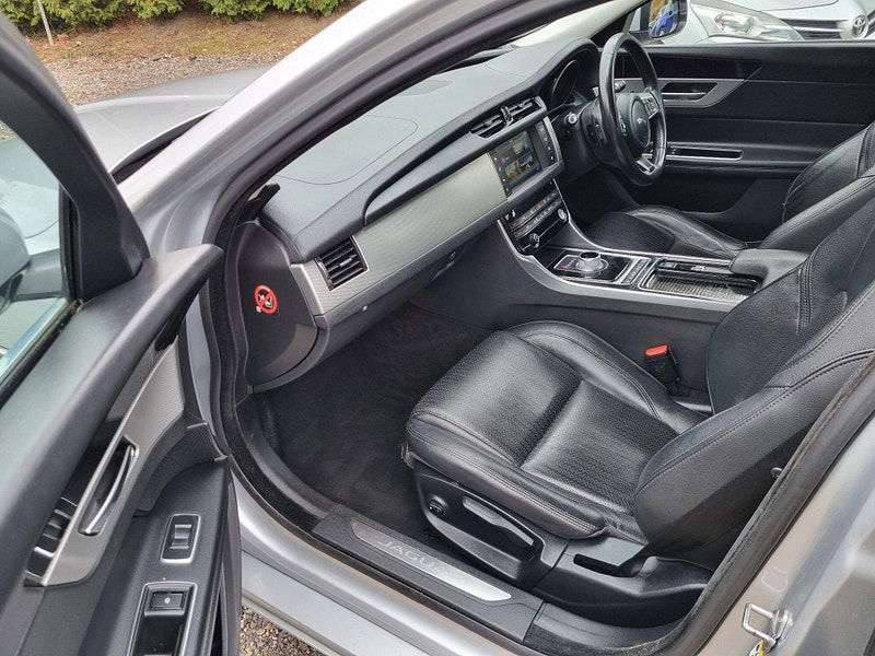 Jaguar XF 2.0d Prestige Auto Euro 6 (s/s) 4dr 4dr Automatic 2025