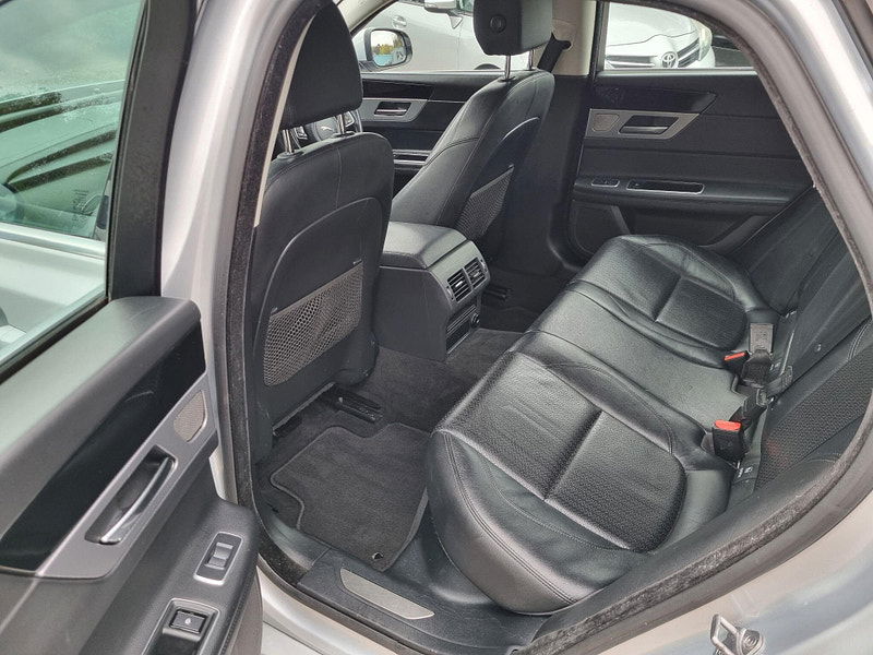 Jaguar XF 2.0d Prestige Auto Euro 6 (s/s) 4dr 4dr Automatic 2025
