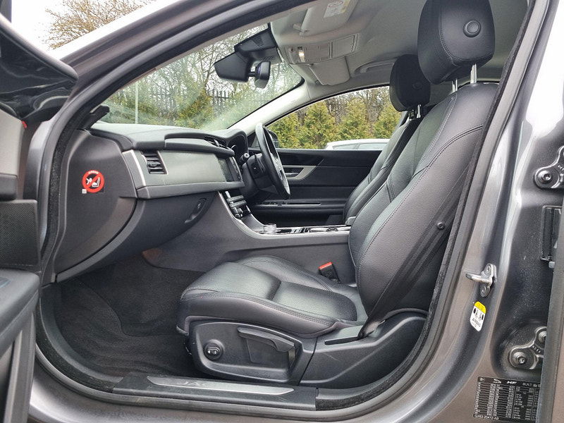 Jaguar XF 2.0d Prestige Auto Euro 6 (s/s) 4dr 4dr Automatic 2026
