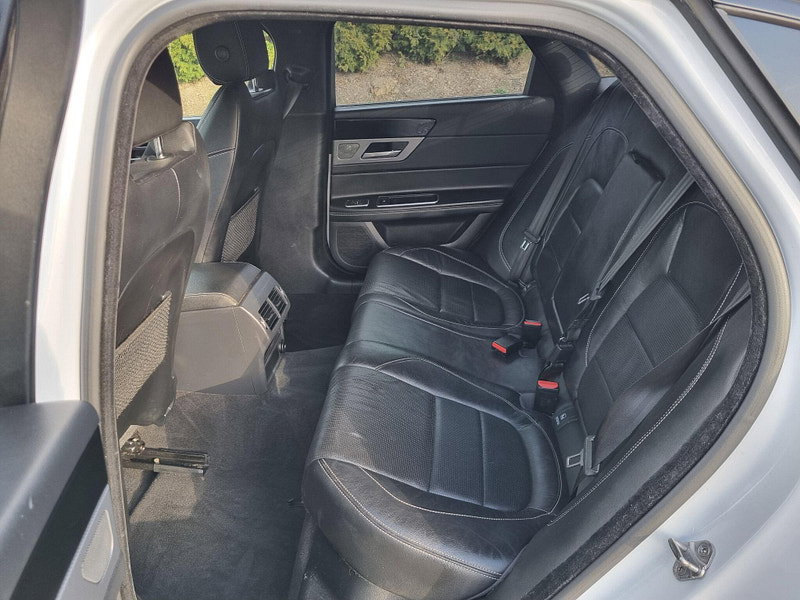 Jaguar XF 2.0d R-Sport Auto Euro 6 (s/s) 4dr 4dr Automatic 2026