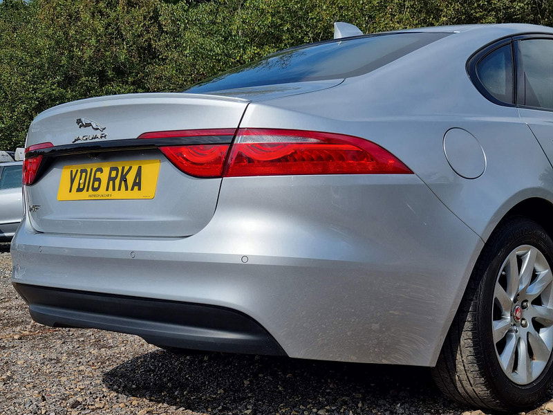 Jaguar XF 2.0d R-Sport Auto Euro 6 (s/s) 4dr 4dr Automatic 2025