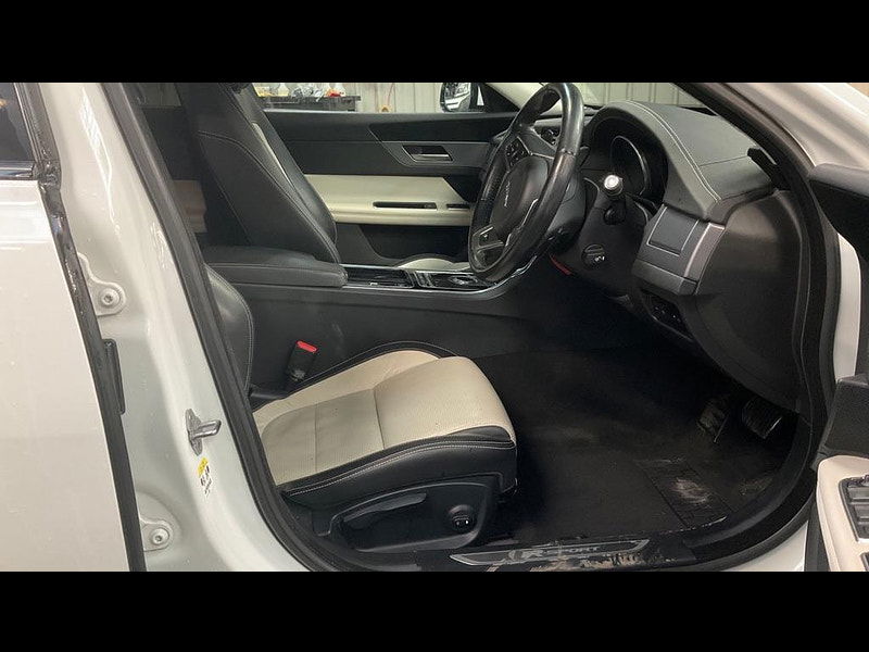 Jaguar XF 2.0d R-Sport Auto Euro 6 (s/s) 4dr 4dr Automatic 2025