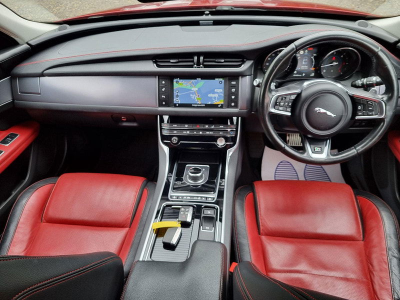 Jaguar XF 2.0d R-Sport Auto Euro 6 (s/s) 4dr 4dr Automatic 2025