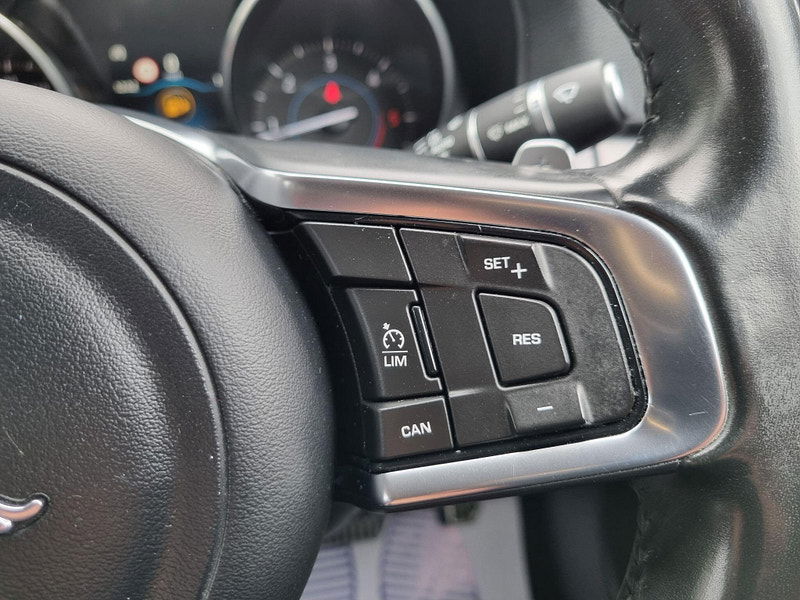 Jaguar XF 2.0d R-Sport Auto Euro 6 (s/s) 4dr 4dr Automatic 2025