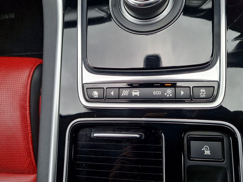Jaguar XF 2.0d R-Sport Auto Euro 6 (s/s) 4dr 4dr Automatic 2025