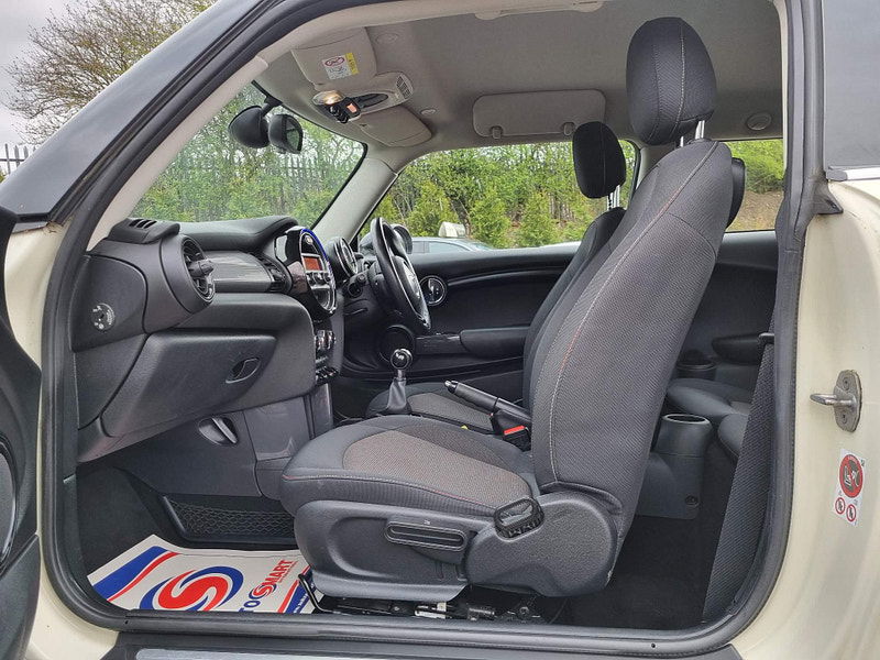 MINI Hatch 1.5 Cooper Euro 6 (s/s) 3dr 3dr Manual 2025