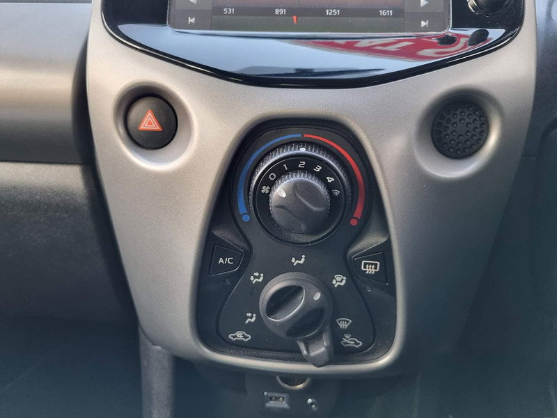 Toyota Aygo 1.0 VVT-i x-play Euro 5 5dr Euro 5 5dr Manual 2025