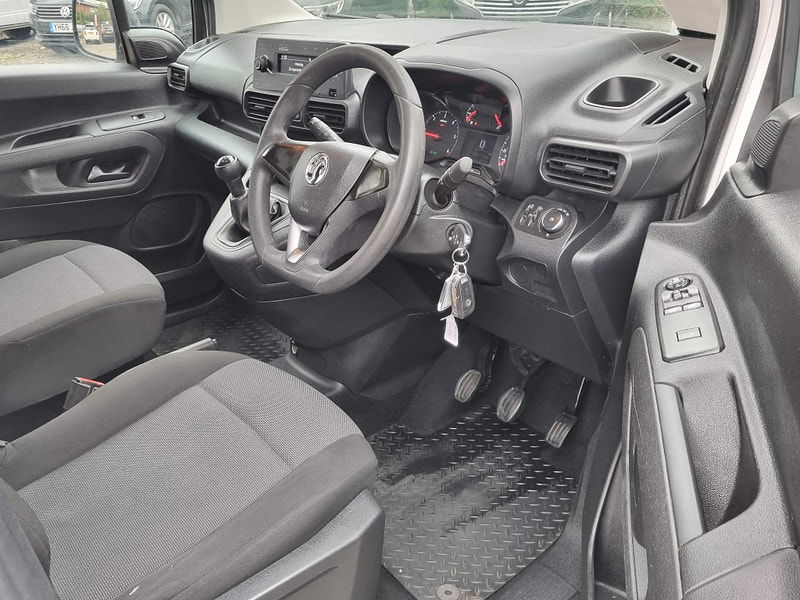 Vauxhall Combo 1.6 Turbo D 2300 Edition L2 Euro 6 (s/s) 6dr 6dr Manual 2024