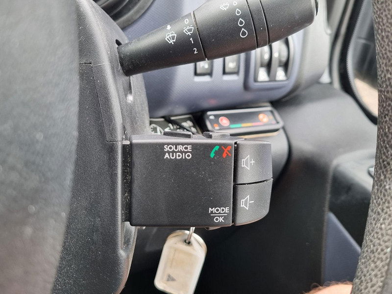 Vauxhall Vivaro 1.6 CDTi 2900 Crew Van L2 H1 Euro 6 (s/s) 5dr (6 Seat) 5dr Manual 2025